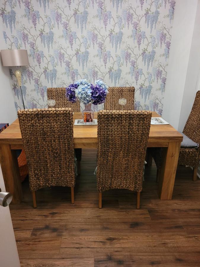 Siobhan'S Abode 2 Deluxe Doubles N Large Single No Pets Swindon Zewnętrze zdjęcie